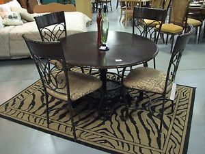 Ashley Furniture Alyssa Casual Dining Room Set Round Table with 4 