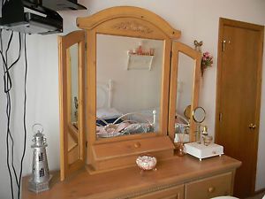 Nostalgic Broyhill Fontana Pine Bedroom Dresser With Mirror