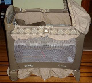 Graco Pack N Play Travel Lite Bassinet Play Yard Crib Small Sized